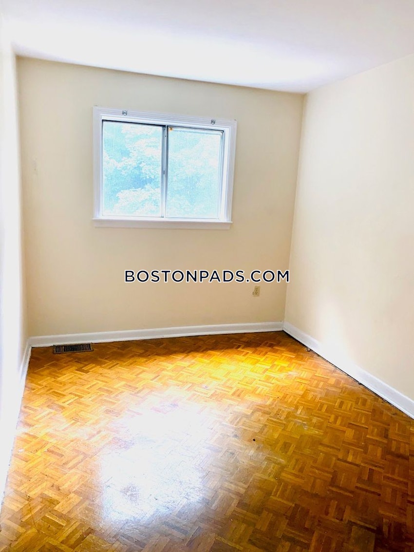 BOSTON - MISSION HILL - 4 Beds, 2 Baths - Image 2