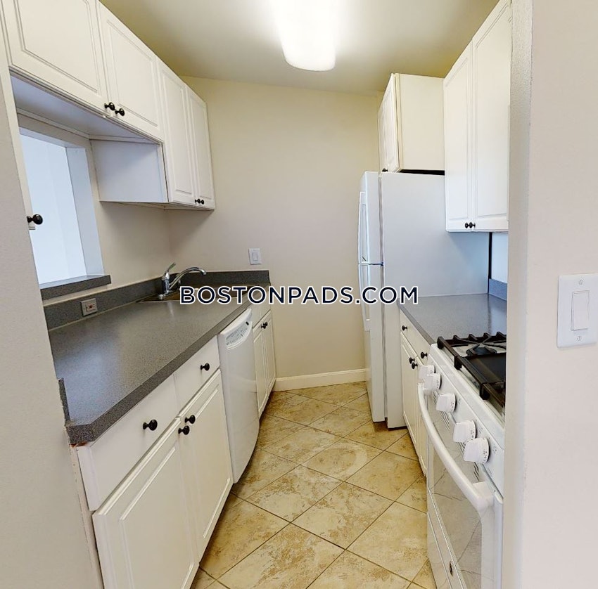 CAMBRIDGE - MT. AUBURN/BRATTLE/ FRESH POND - 2 Beds, 1 Bath - Image 3