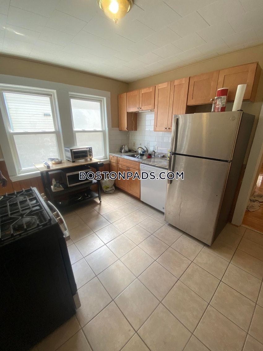 SOMERVILLE - DAVIS SQUARE - 2 Beds, 1 Bath - Image 4