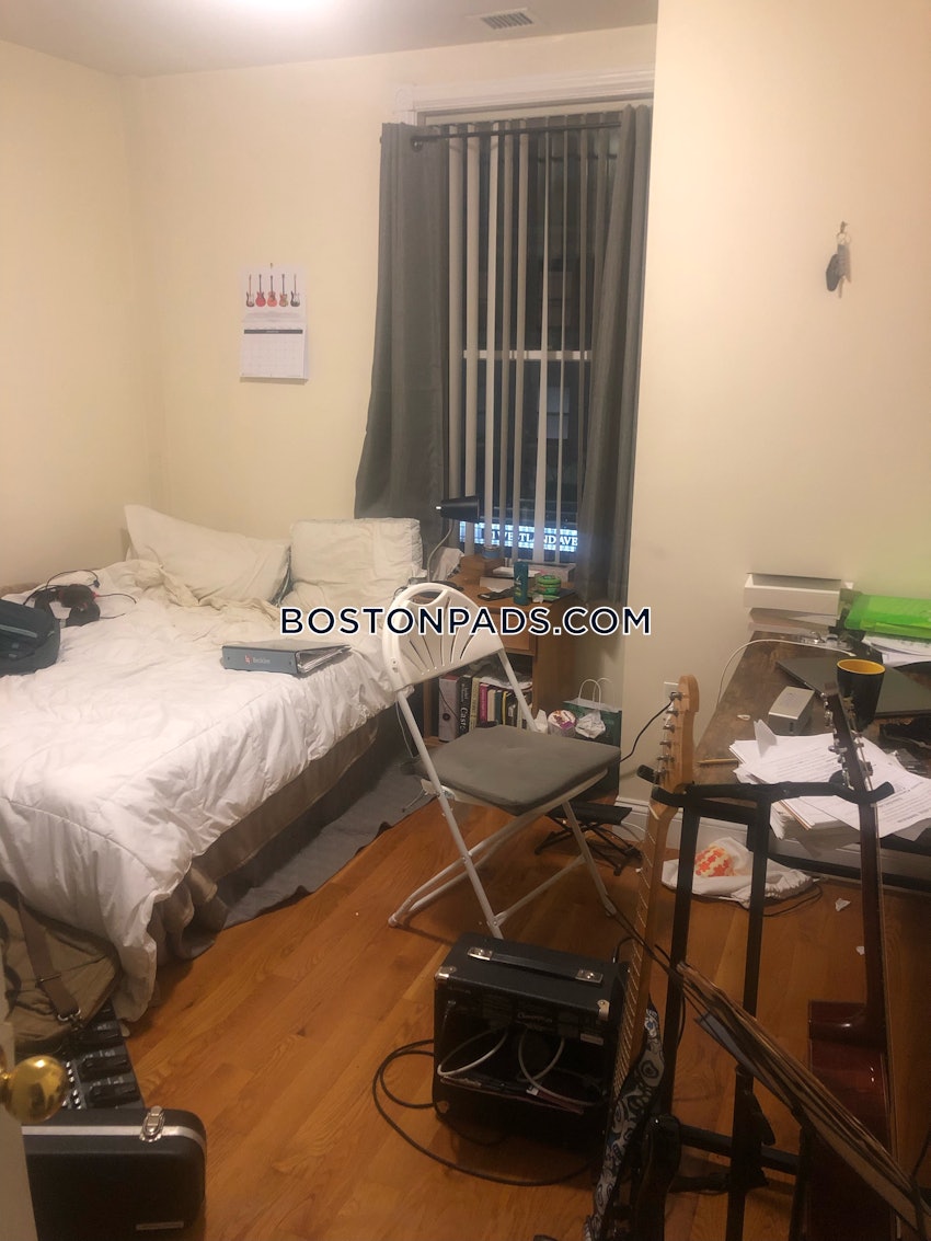 BOSTON - NORTHEASTERN/SYMPHONY - 3 Beds, 1 Bath - Image 2