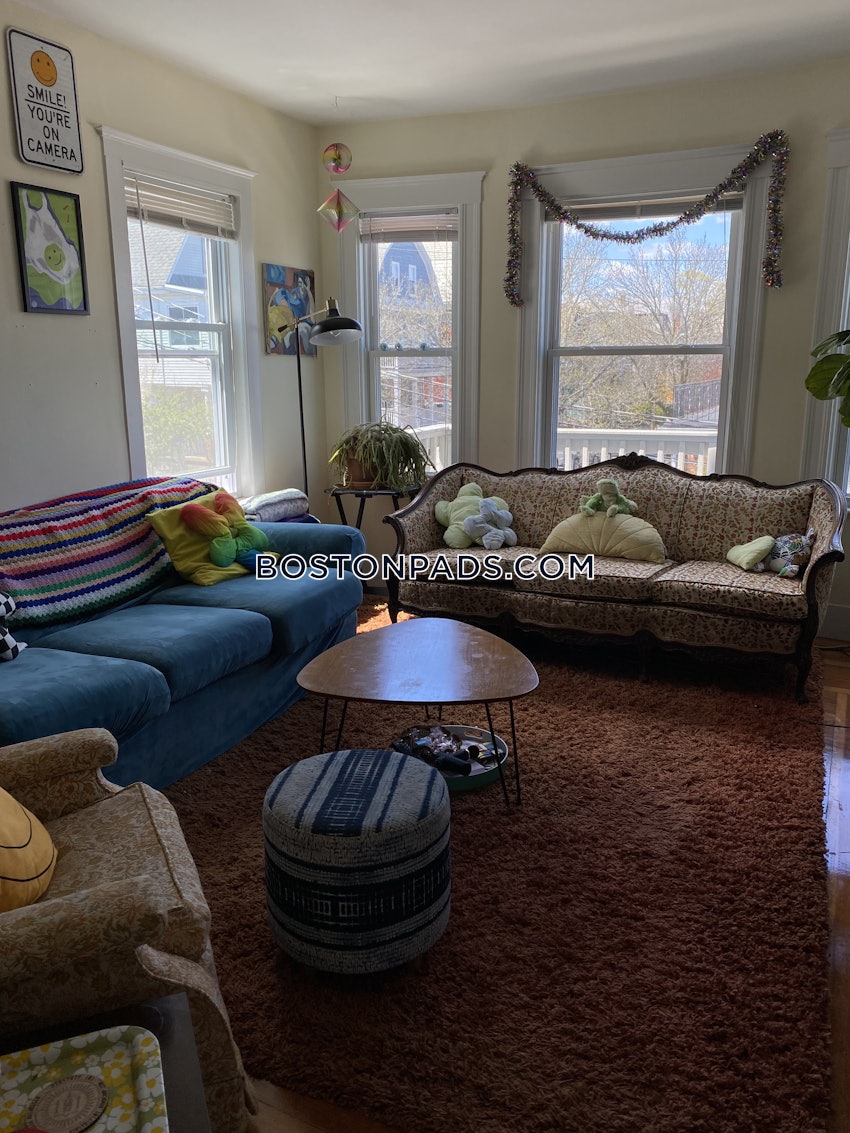 SOMERVILLE - DAVIS SQUARE - 5 Beds, 2 Baths - Image 6