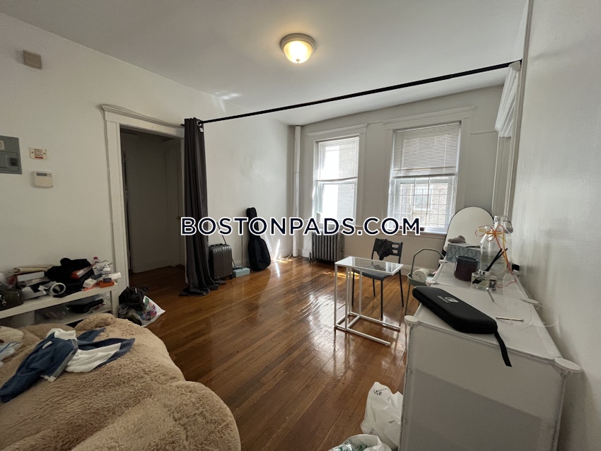 BOSTON - FENWAY/KENMORE - 1 Bed, 1 Bath - Image 5