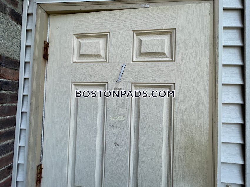 BOSTON - MISSION HILL - 4 Beds, 2 Baths - Image 9