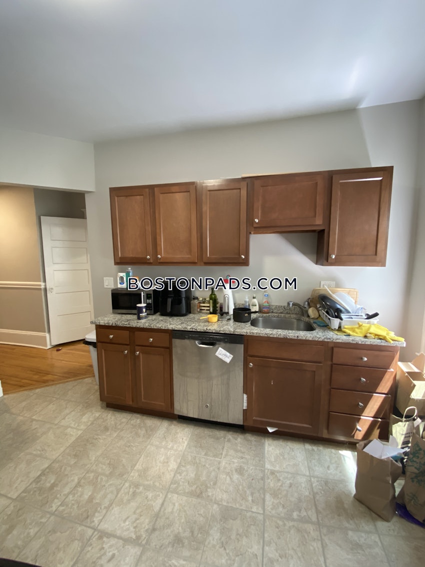 CAMBRIDGE - CENTRAL SQUARE/CAMBRIDGEPORT - 3 Beds, 1 Bath - Image 2