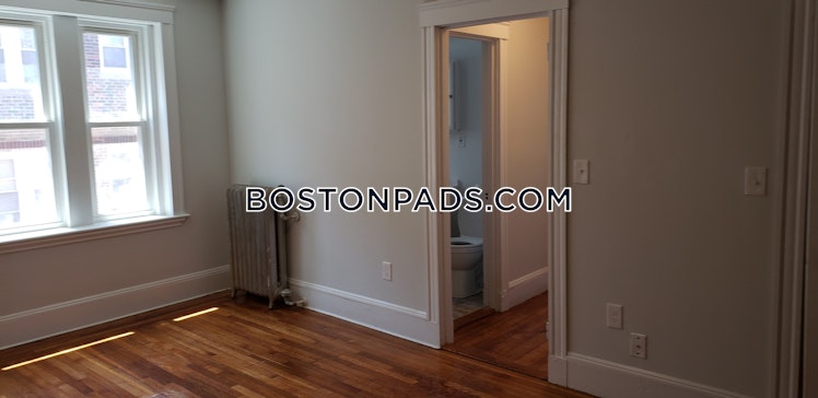 Commonwealth Ave., Boston