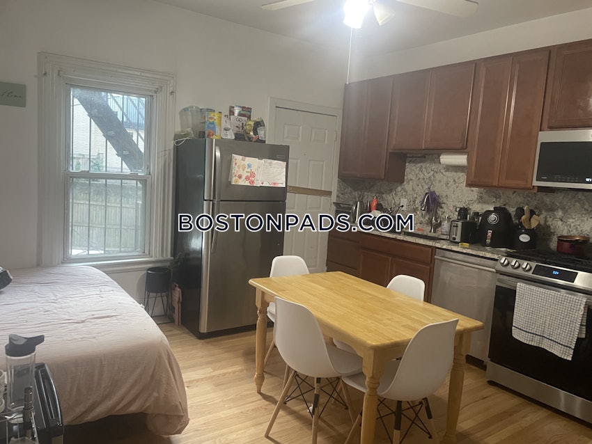 BOSTON - MISSION HILL - 3 Beds, 2 Baths - Image 10