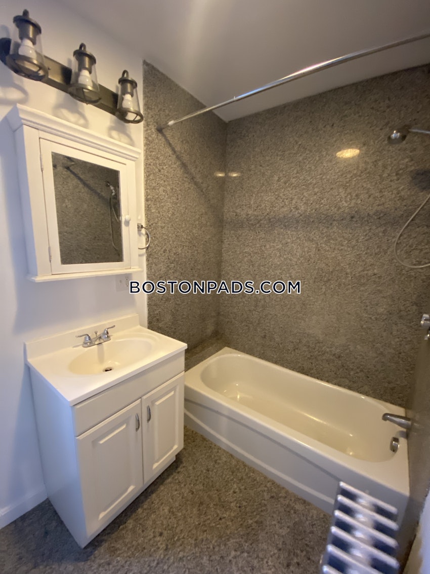 BOSTON - BRIGHTON - OAK SQUARE - 4 Beds, 1 Bath - Image 92