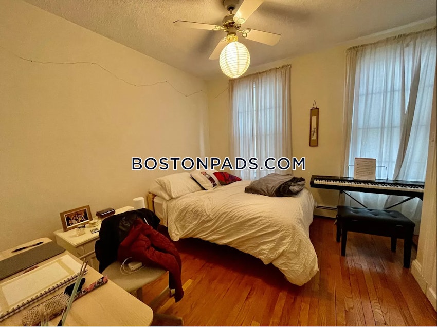 CAMBRIDGE - INMAN SQUARE - 4 Beds, 2 Baths - Image 4