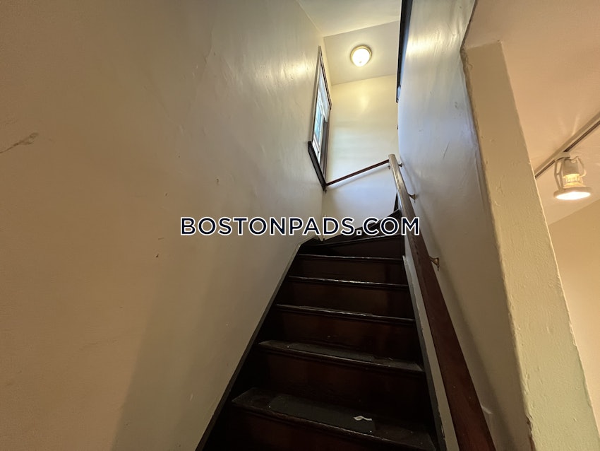 BOSTON - LOWER ALLSTON - 5 Beds, 1.5 Baths - Image 15