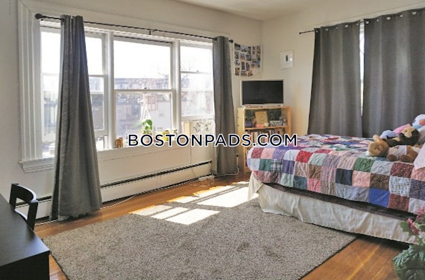 CAMBRIDGE - PORTER SQUARE - 4 Beds, 1 Bath - Image 5