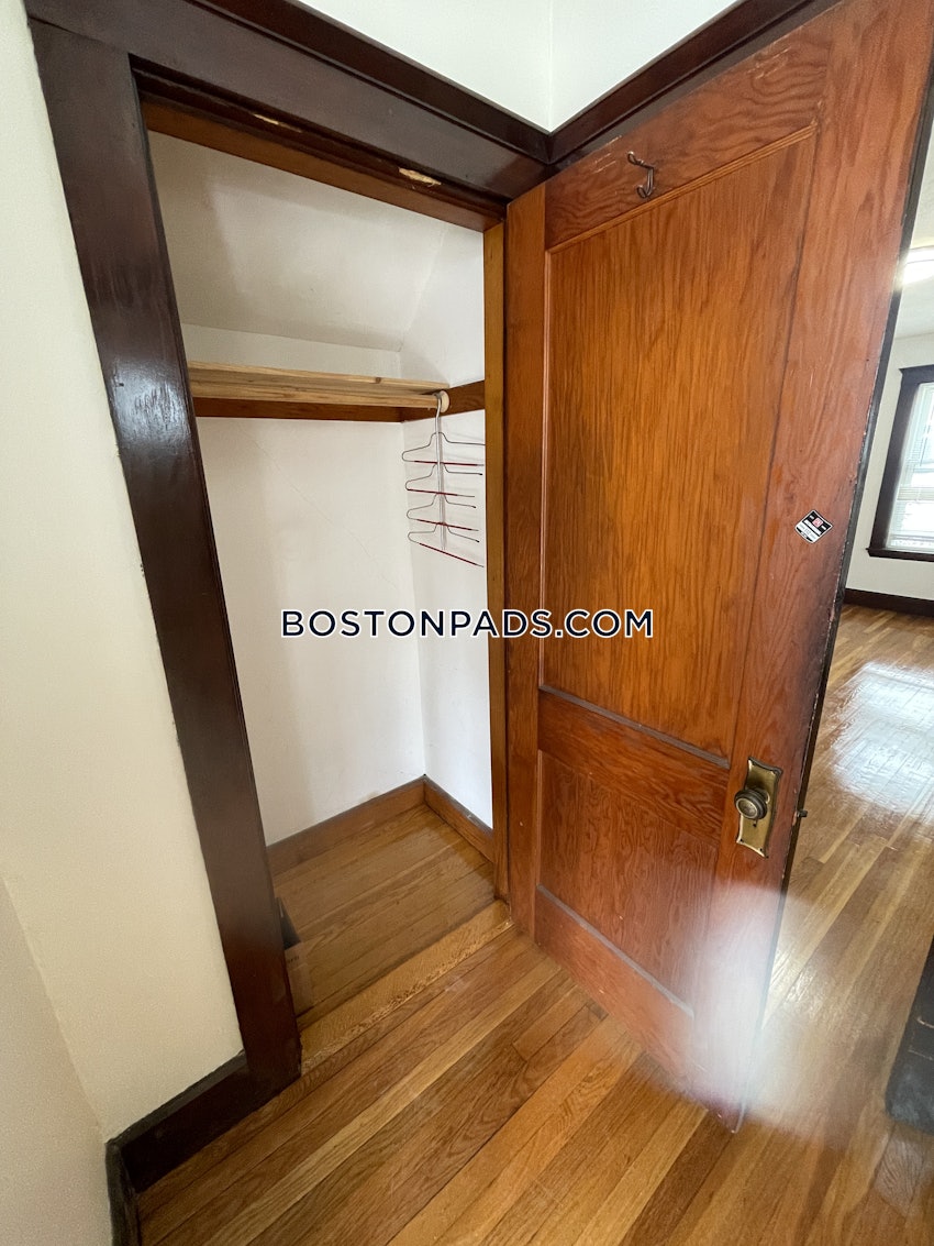 BOSTON - BRIGHTON - OAK SQUARE - 3 Beds, 1 Bath - Image 40