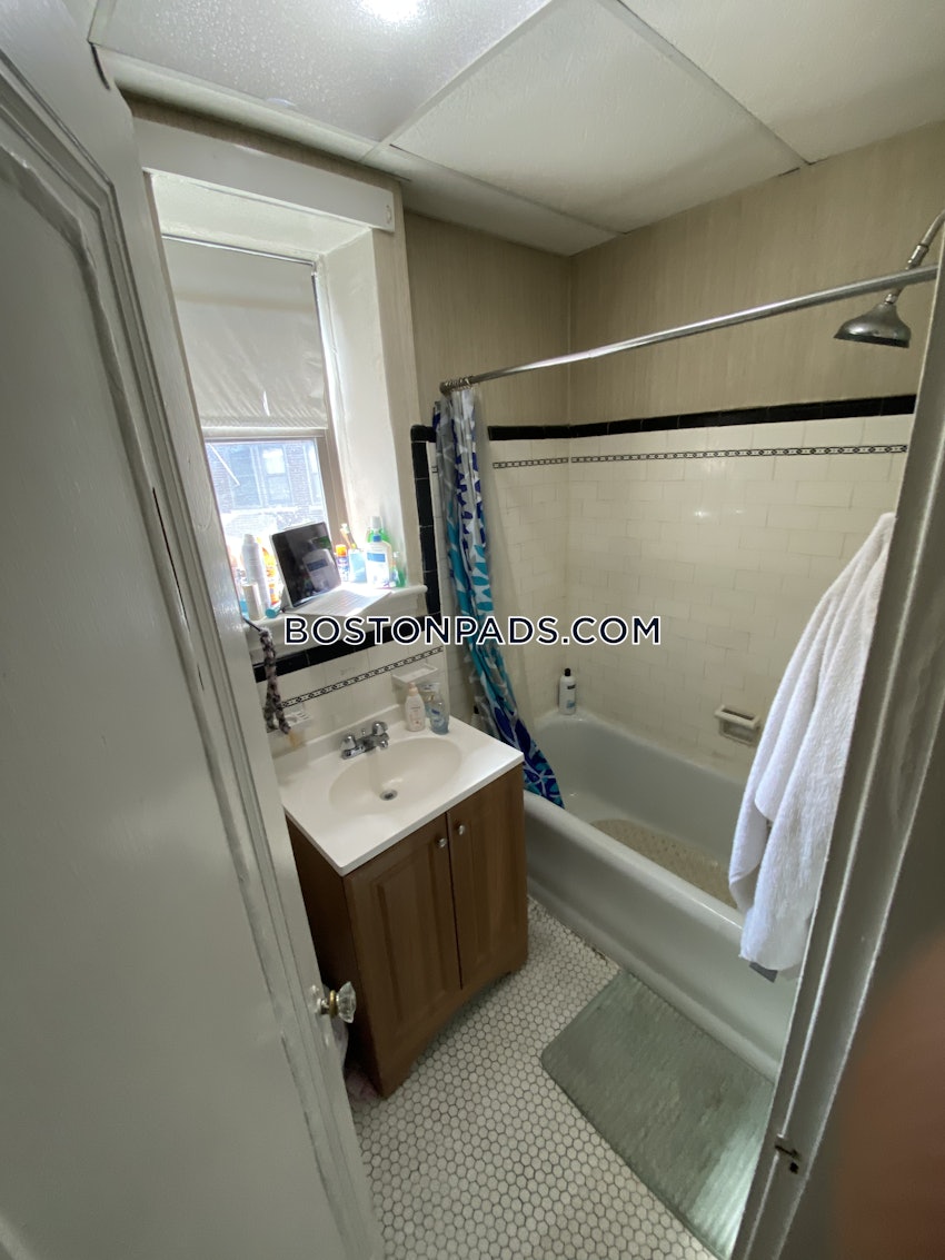 MEDFORD - MEDFORD SQUARE - 1 Bed, 1 Bath - Image 10