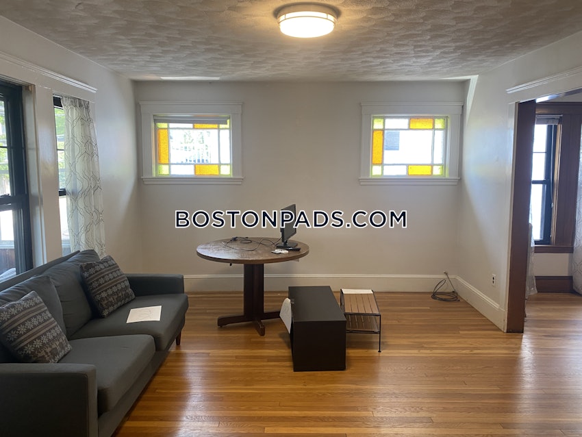 SOMERVILLE - TUFTS - 5 Beds, 1 Bath - Image 44