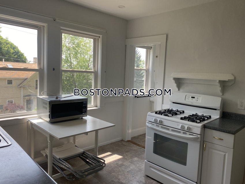 MEDFORD - TUFTS - 4 Beds, 1 Bath - Image 30