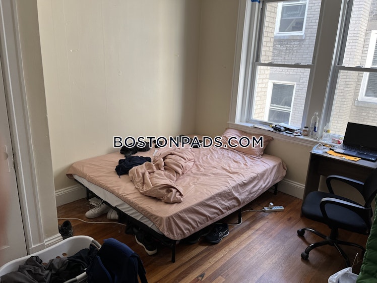 Commonwealth Ave., Boston