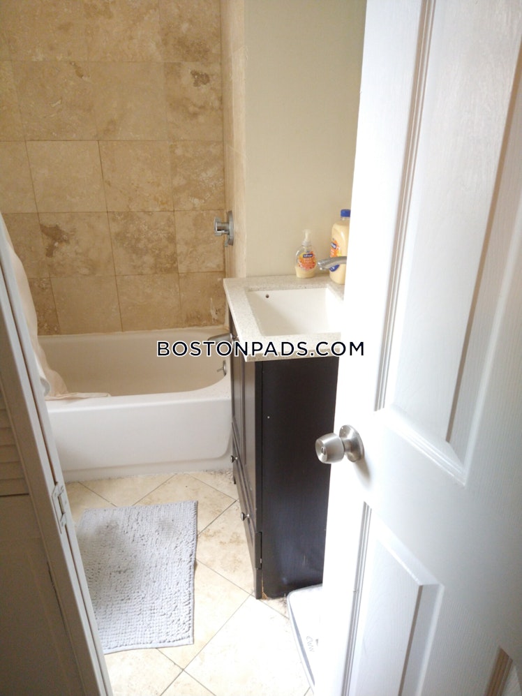 Commonwealth Ave., Boston