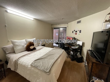 Boston - 2 Beds, 2 Baths