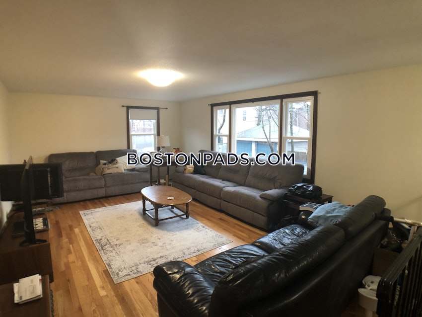 CAMBRIDGE - HARVARD SQUARE - 4 Beds, 2 Baths - Image 2