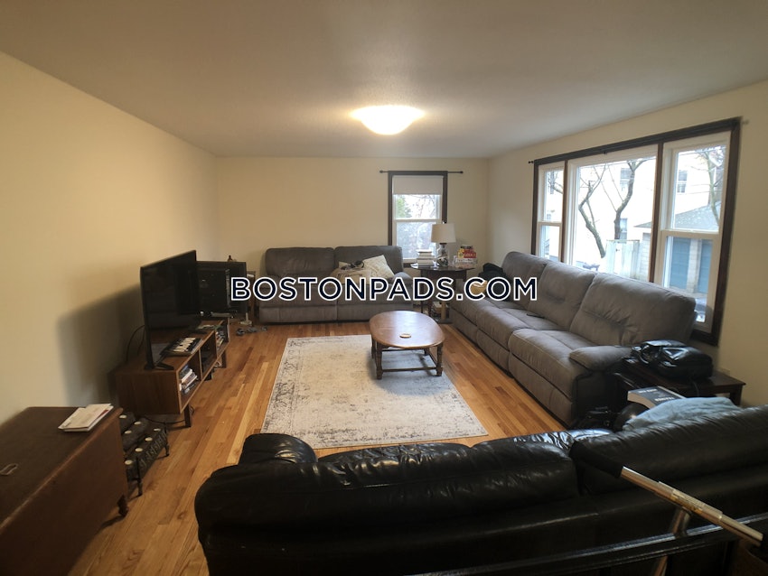 CAMBRIDGE - HARVARD SQUARE - 4 Beds, 2 Baths - Image 17