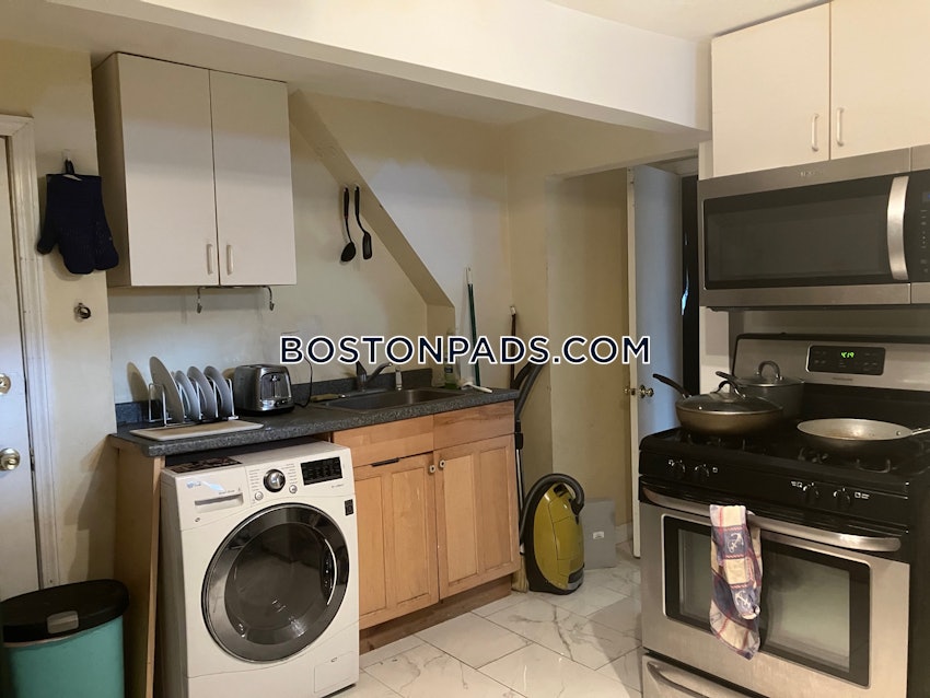 CAMBRIDGE - KENDALL SQUARE - 1 Bed, 1 Bath - Image 3