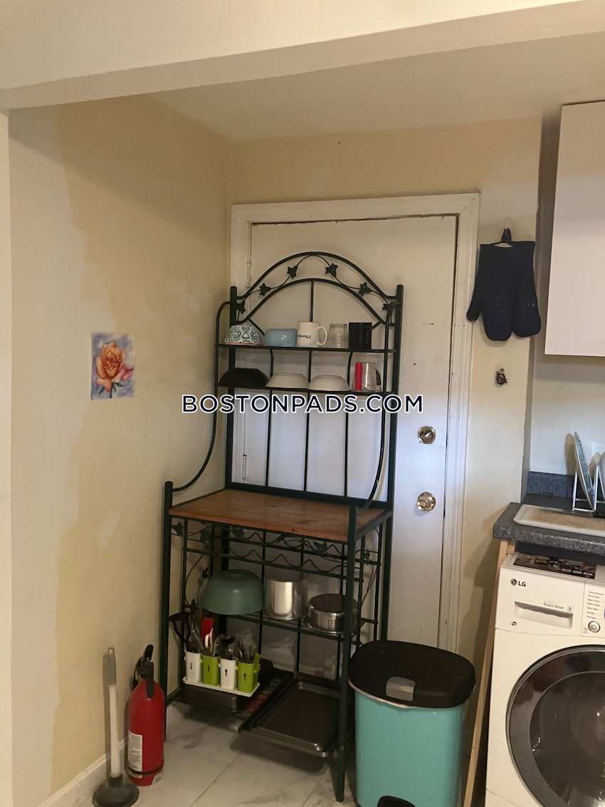 CAMBRIDGE - KENDALL SQUARE - 1 Bed, 1 Bath - Image 6