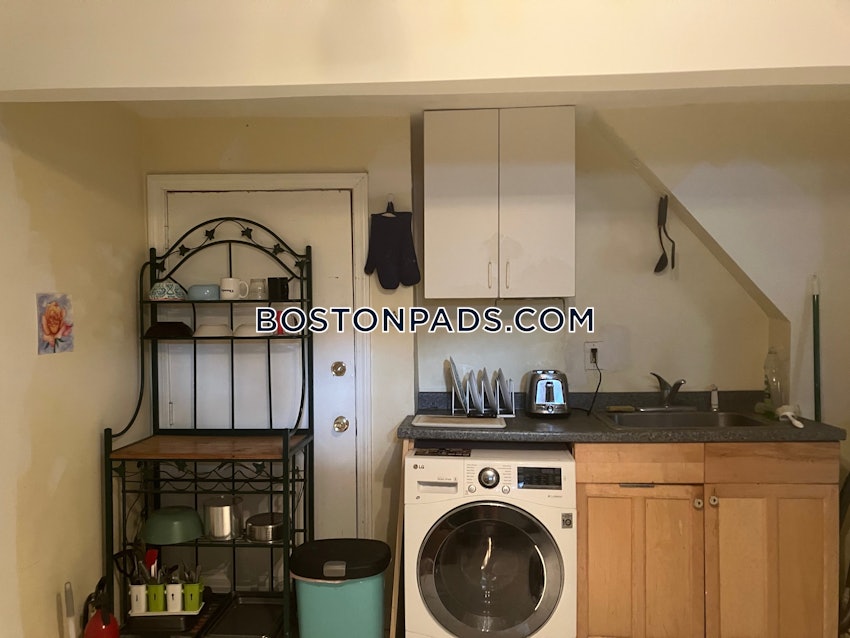 CAMBRIDGE - KENDALL SQUARE - 1 Bed, 1 Bath - Image 1