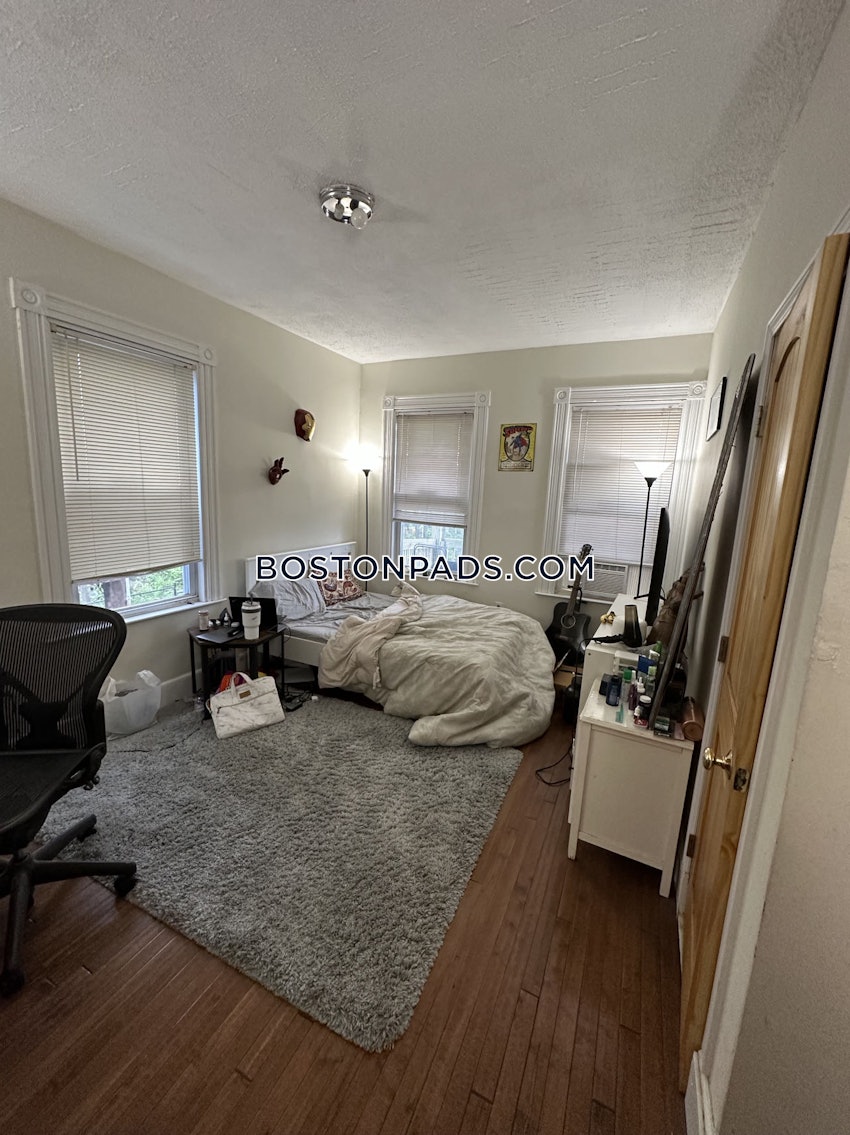 BOSTON - FORT HILL - 3 Beds, 1 Bath - Image 2