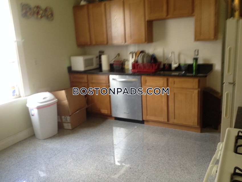 BOSTON - FORT HILL - 3 Beds, 1 Bath - Image 4