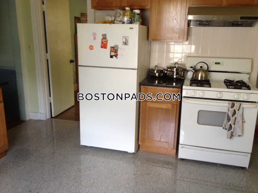 BOSTON - FORT HILL - 3 Beds, 1 Bath - Image 3