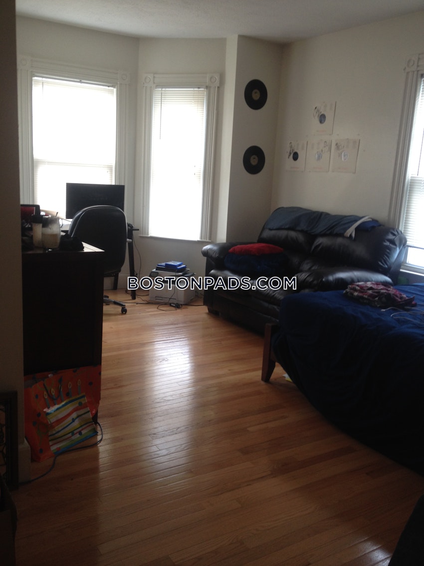 BOSTON - FORT HILL - 3 Beds, 1 Bath - Image 1