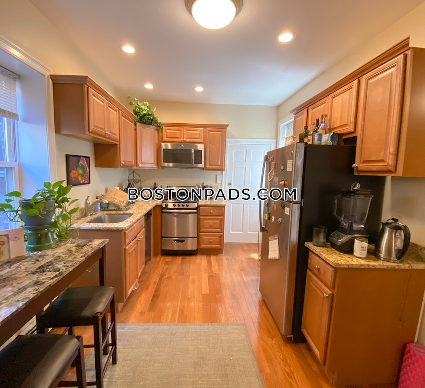 BOSTON - NORTH END - 2 Beds, 1 Bath - Image 2