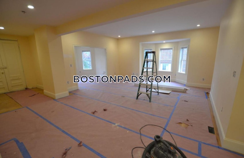 BOSTON - BRIGHTON - OAK SQUARE - 5 Beds, 3.5 Baths - Image 8