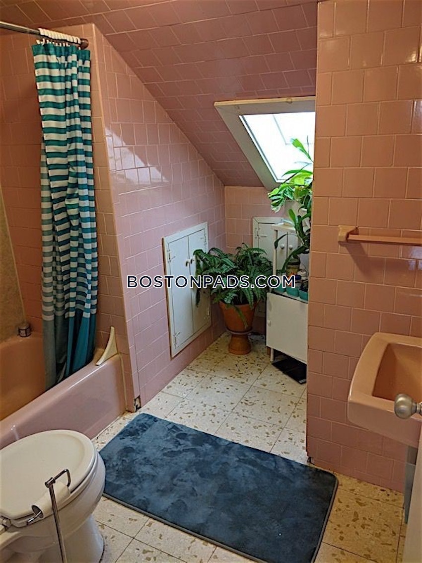 SOMERVILLE - PORTER SQUARE - 1 Bed, 1 Bath - Image 7