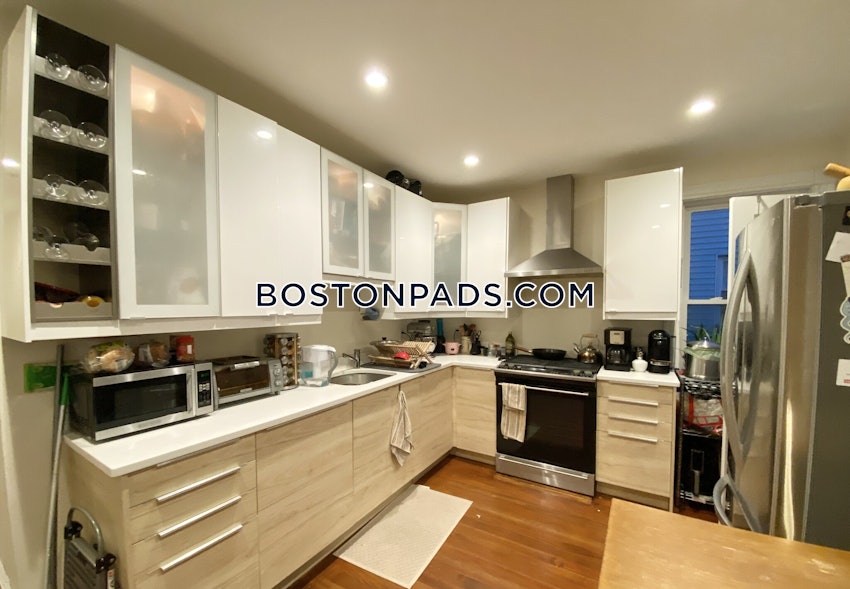 BOSTON - DORCHESTER/SOUTH BOSTON BORDER - 4 Beds, 2 Baths - Image 2