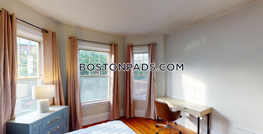 BOSTON - DORCHESTER - UPHAMS CORNER - 4 Beds, 1 Bath - Image 3