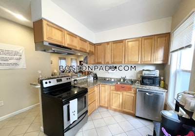 Dorchester 3 Beds 1 Bath Boston - $3,900