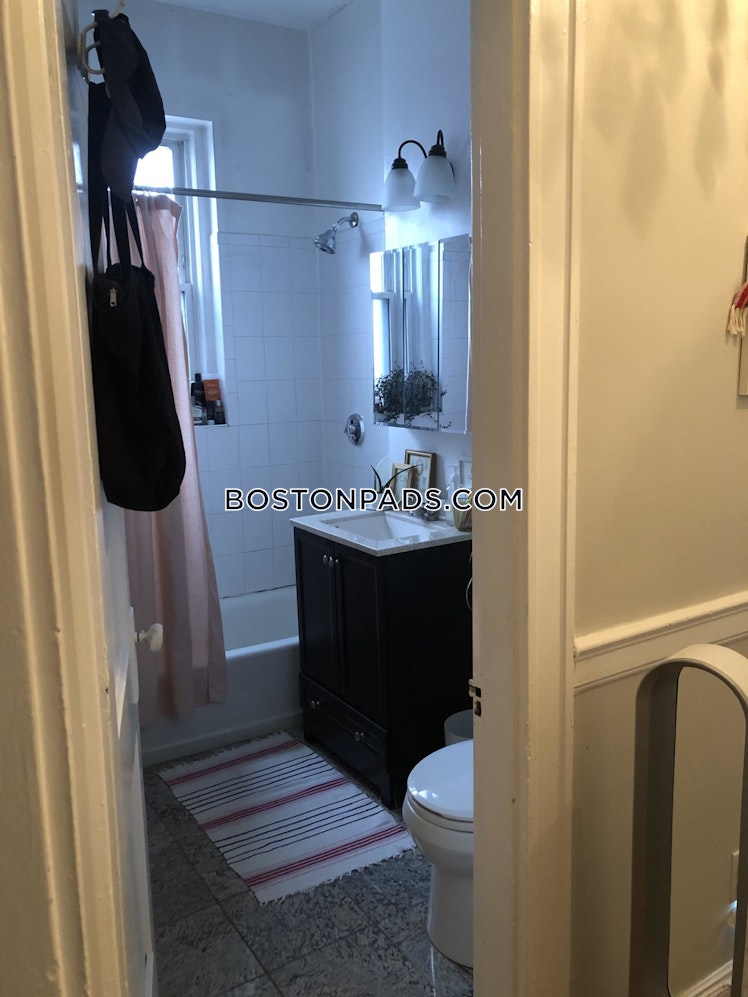 Commonwealth Ave., Boston