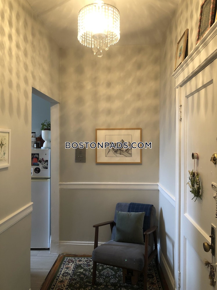 Commonwealth Ave., Boston