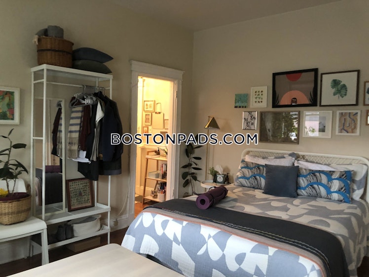 Commonwealth Ave., Boston