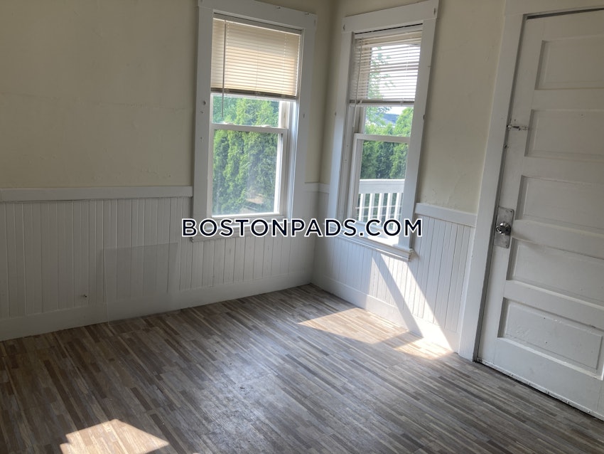 WALTHAM - 3 Beds, 1 Bath - Image 11