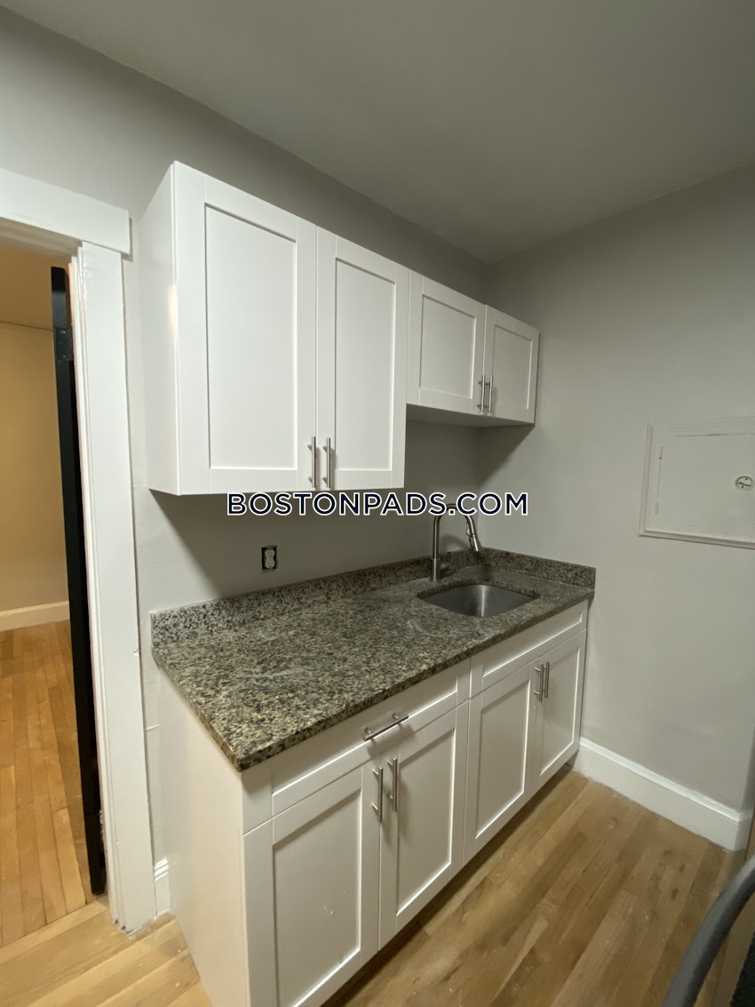 QUINCY - QUINCY CENTER - 1 Bed, 1 Bath - Image 1