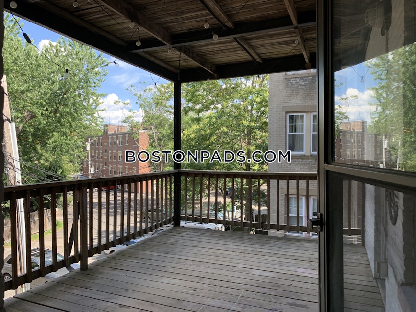 BROOKLINE - BEACONSFIELD - 4 Beds, 3 Baths - Image 22