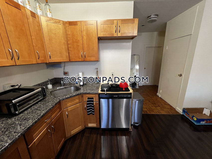 BOSTON - MISSION HILL - 3 Beds, 1 Bath - Image 10