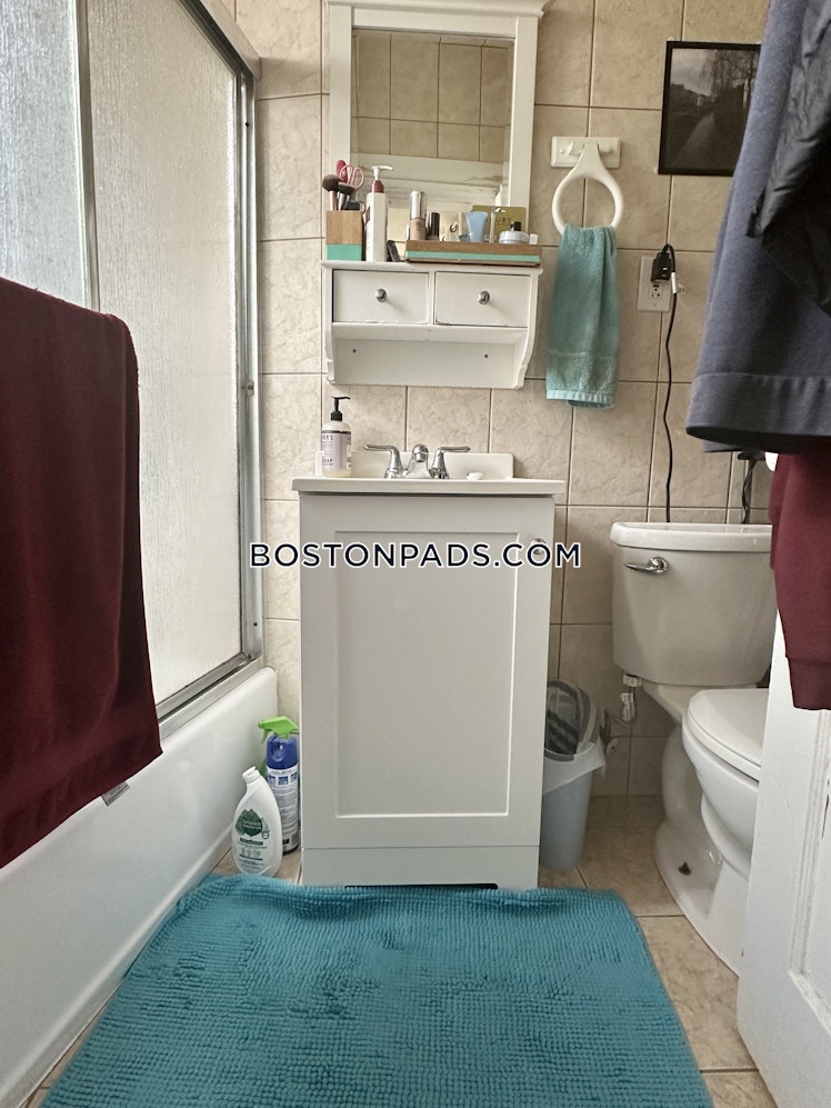 Commonwealth Ave., Boston