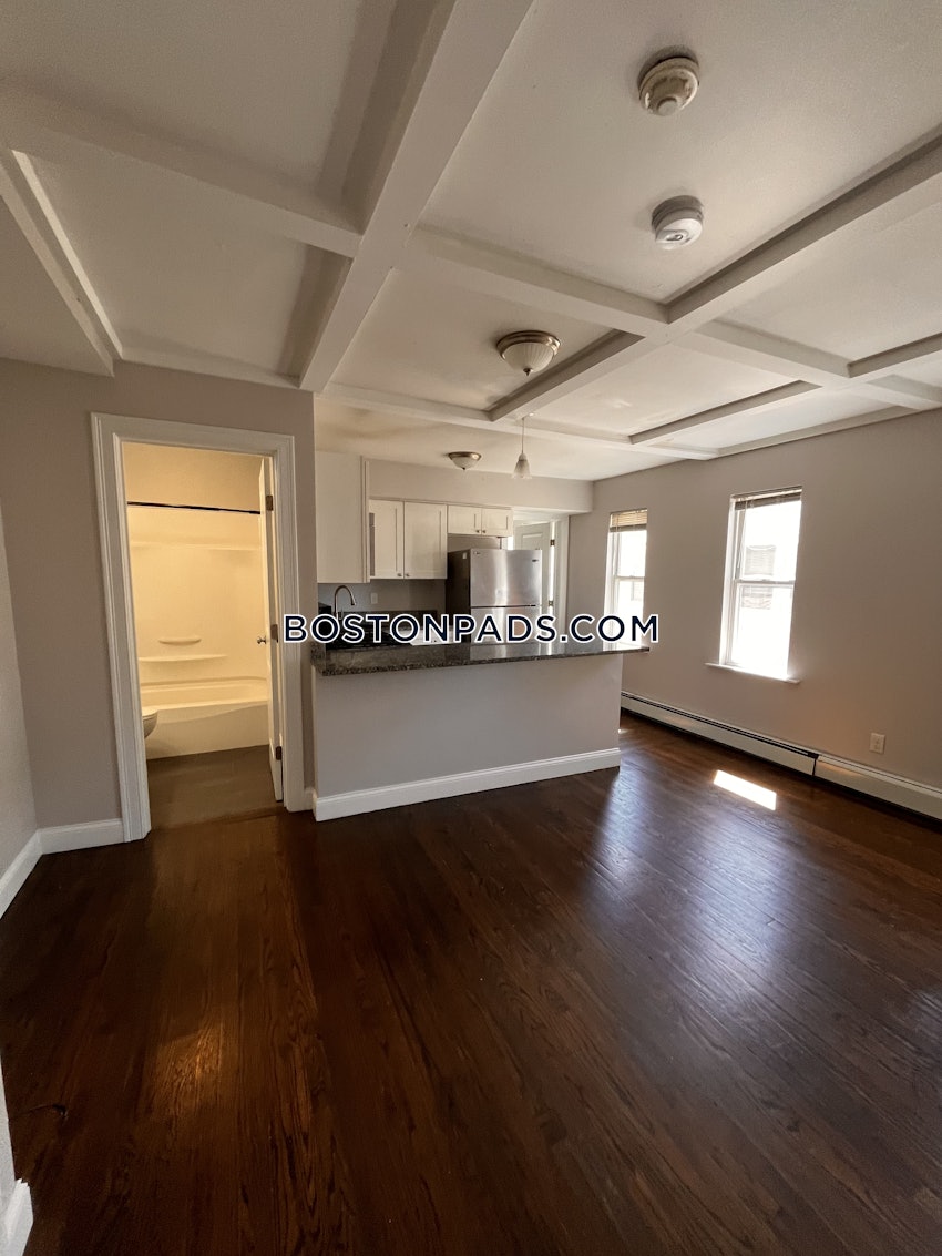 QUINCY - WOLLASTON - 1 Bed, 1 Bath - Image 12