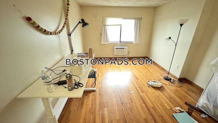 Commonwealth Ave., Boston