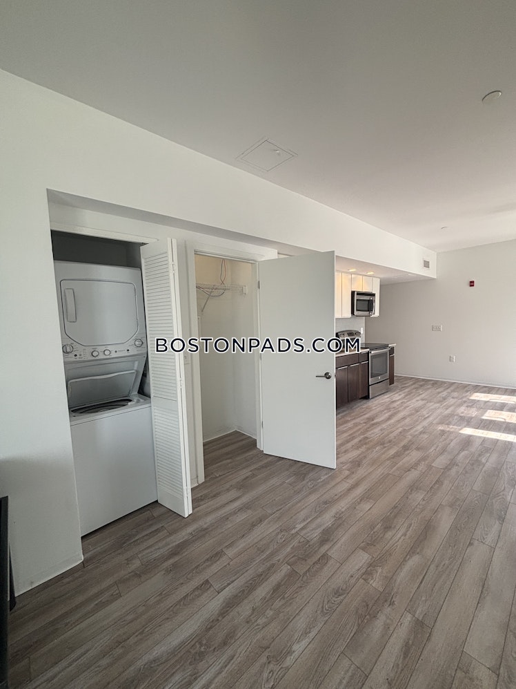 Commonwealth Ave., Boston