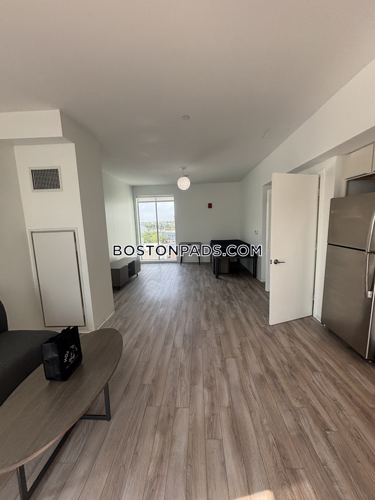 Commonwealth Ave., Boston