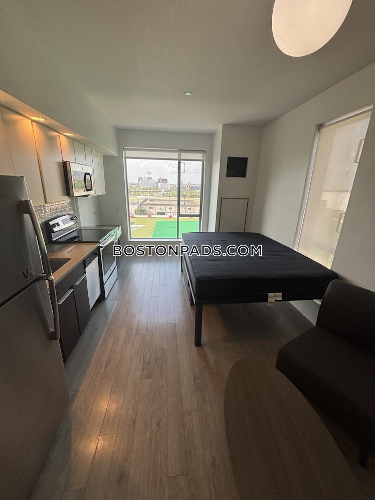 Commonwealth Ave., Boston