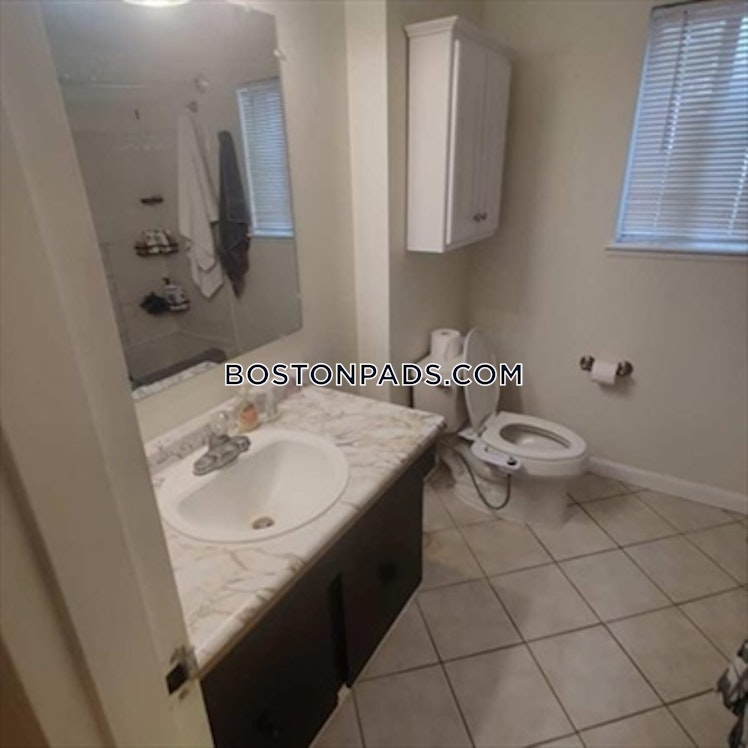 Village Hill Ln., Natick